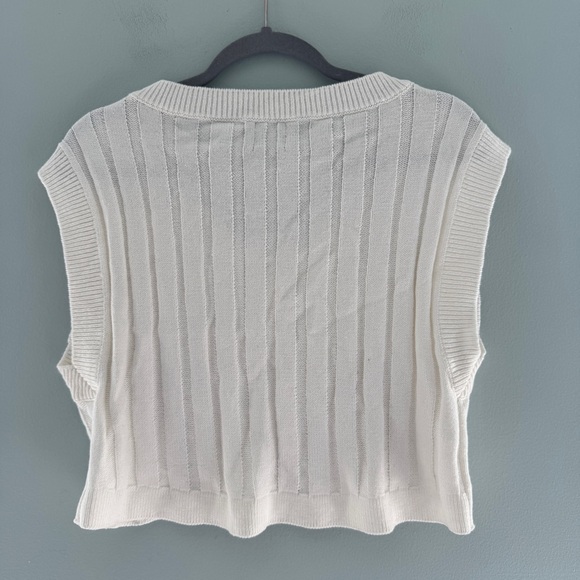Urban Outfitters Oversized Cropped Sleeveless Sweater Top NWT - Picture 3 of 7